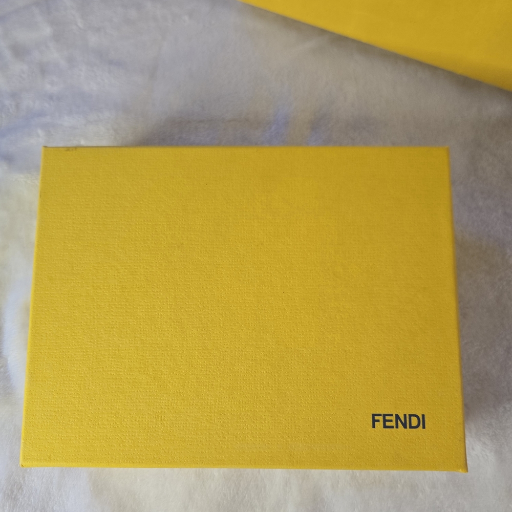 All Inclusive Fendi Brown Wallet with Iconic Monogram Pattern - Picture 12 of 14